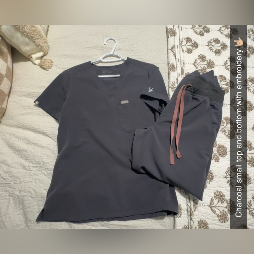 Figs size small top and bottom scrubs